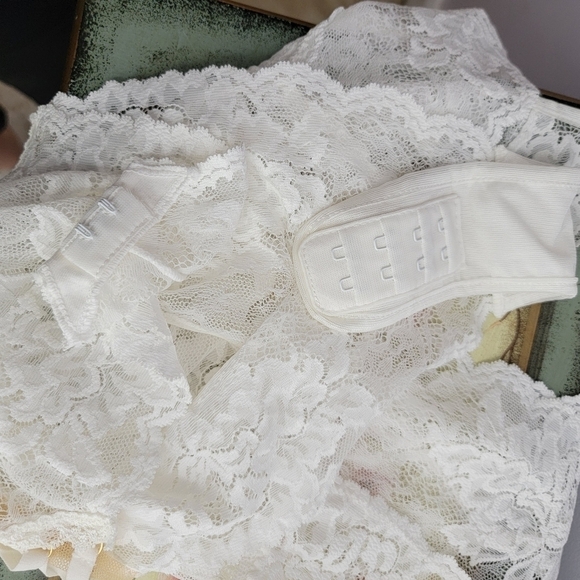 NWT Ellipse Lace Bodysuit Size S - Picture 7 of 7